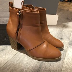 Size 9 tan/brown booties